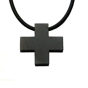 Мужской черный крест из стали CARRAJI PST127 на каучуковом шнурке